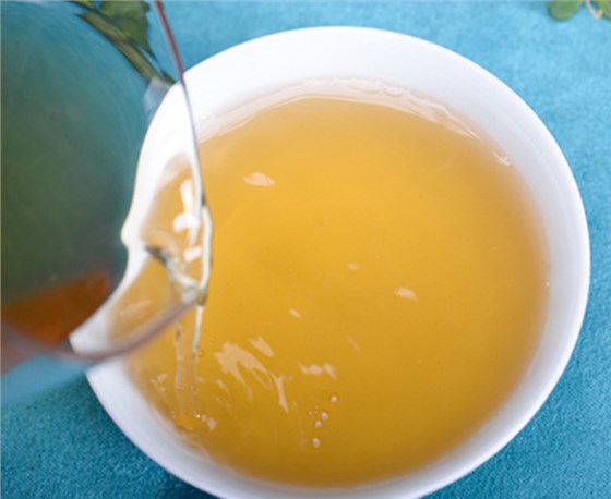 開(kāi)湯品鑒吉祥孔雀