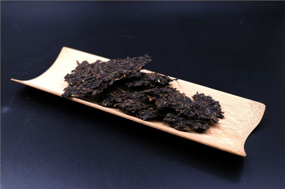 磚茶大的可以有城磚大小，更大的可以用來裝飾。